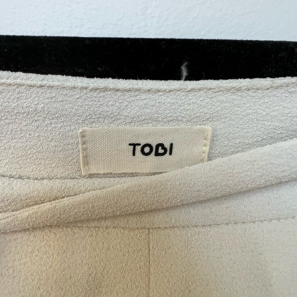 Scalloped Edge Shorts - Picture 3 of 4